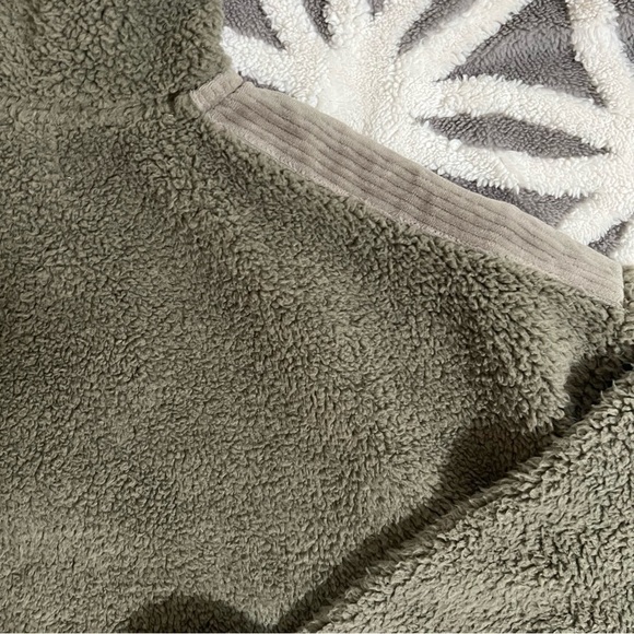 NWT Olive and Oak Sherpa Half Zip Pullover - Picture 4 of 5